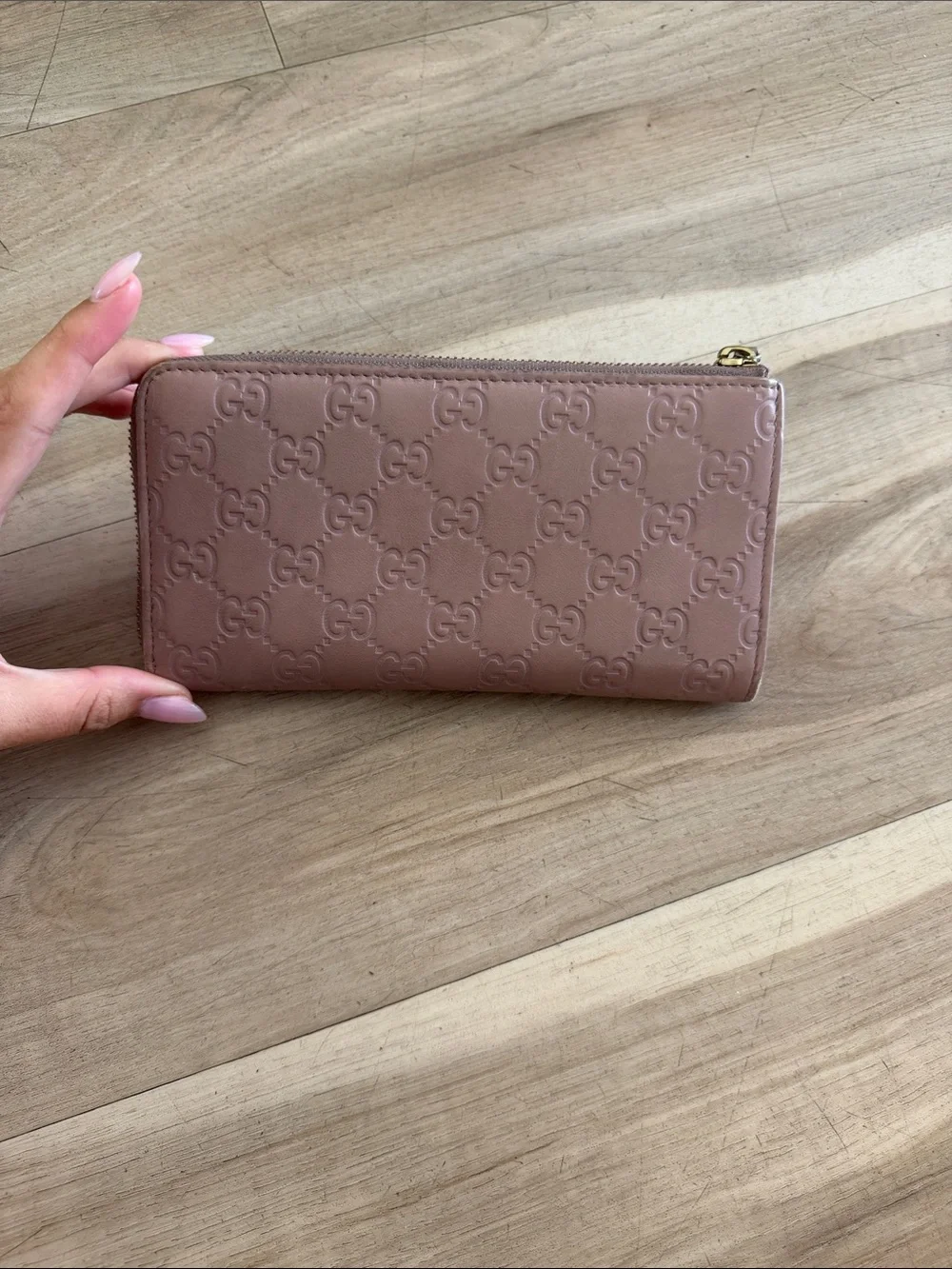 Gucci Blush Embossed GG Zip Around Wallet - Picture 3 of 4